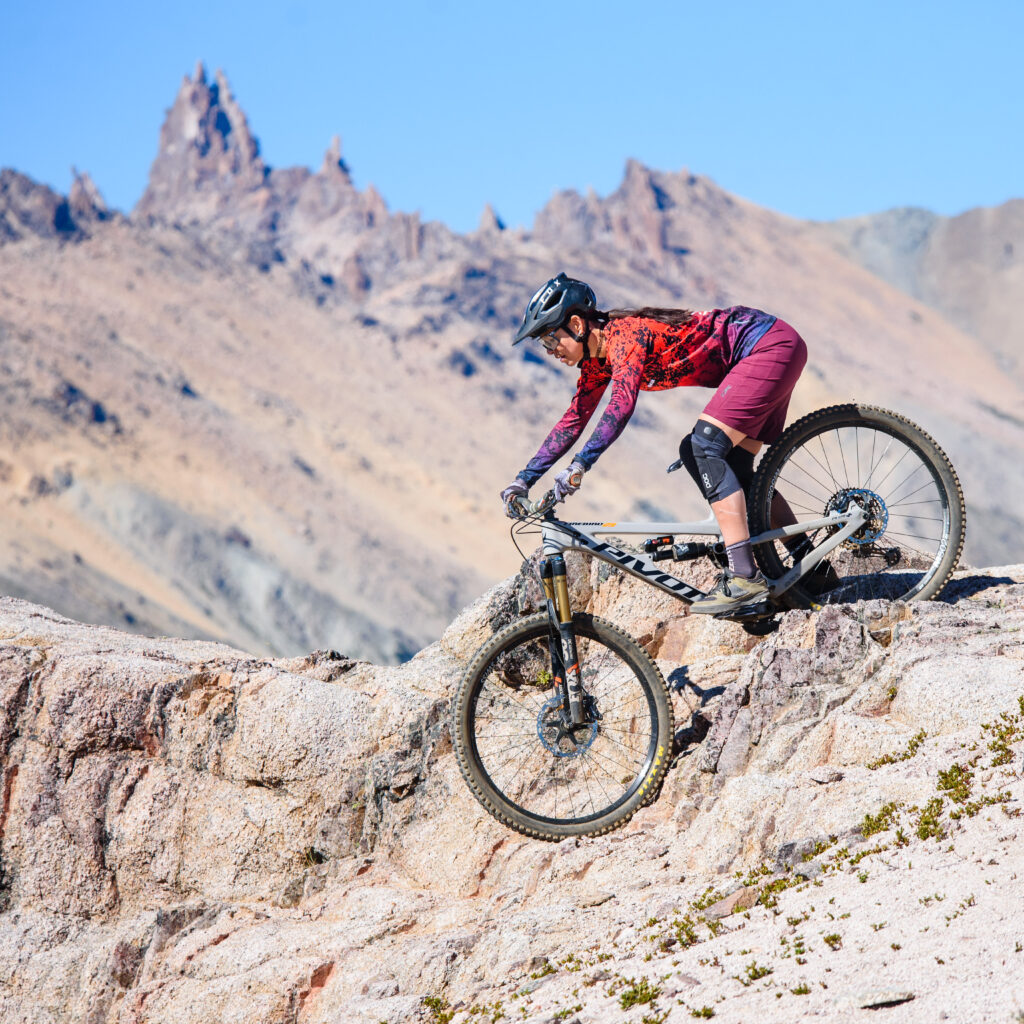 Este verano te invitamos a ser parte de la comunidad outdoor en Bariloche. Trail running, MTB y kayak de travesía para entrenar, conectar con la naturaleza y moverte en comunidad, con guías locales y promos navideñas.